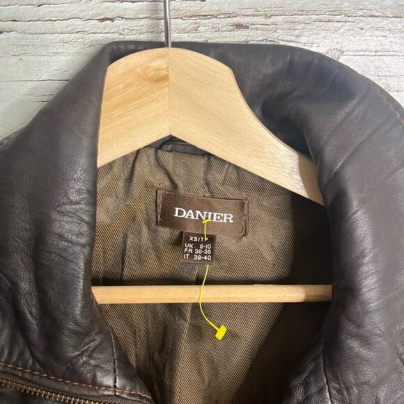 Danier brown leather jacket size xs made in Canada - Picture 5 of 7